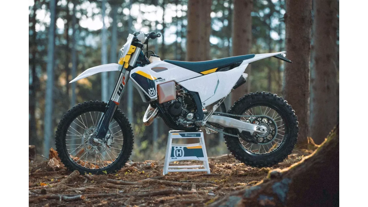 Zdjęcie Husqvarna TE 125 4T - mocny motocykl enduro, który zaskoczy każdego