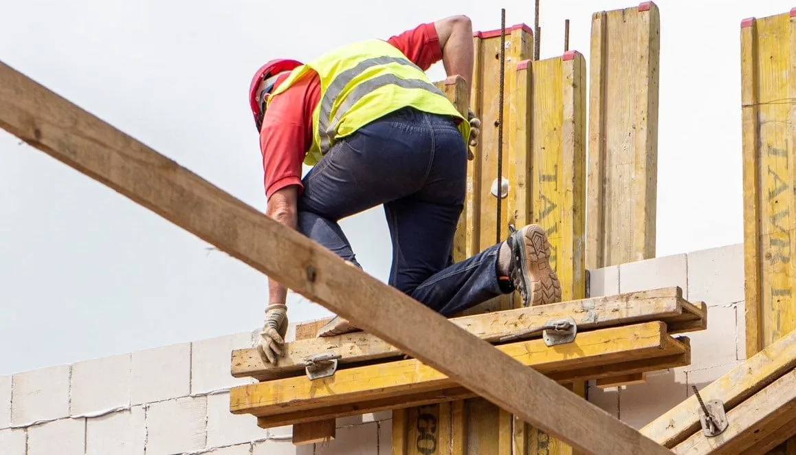 niedobór pracowników budowlanych w Polsce