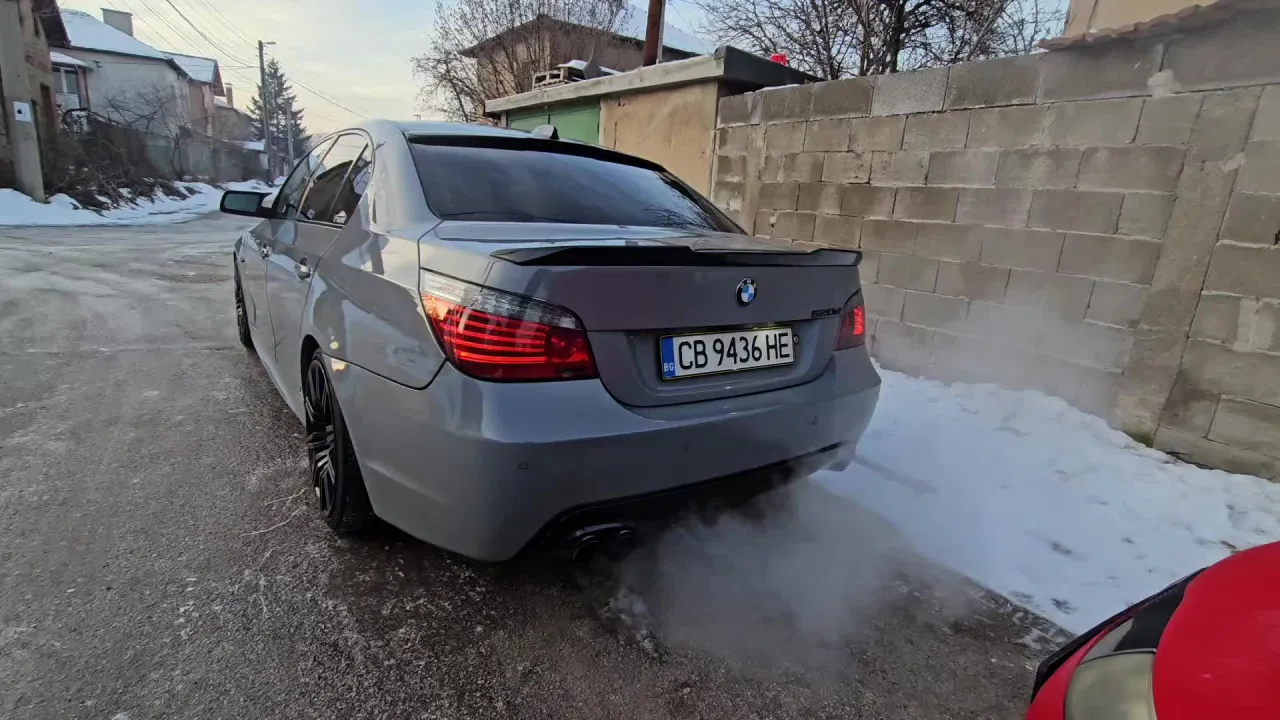 BMW E60 spoiler M Pakiet vs CSL look por&oacute;wnanie