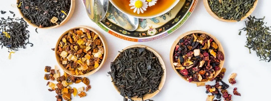 różne rodzaje grzanej herbaty