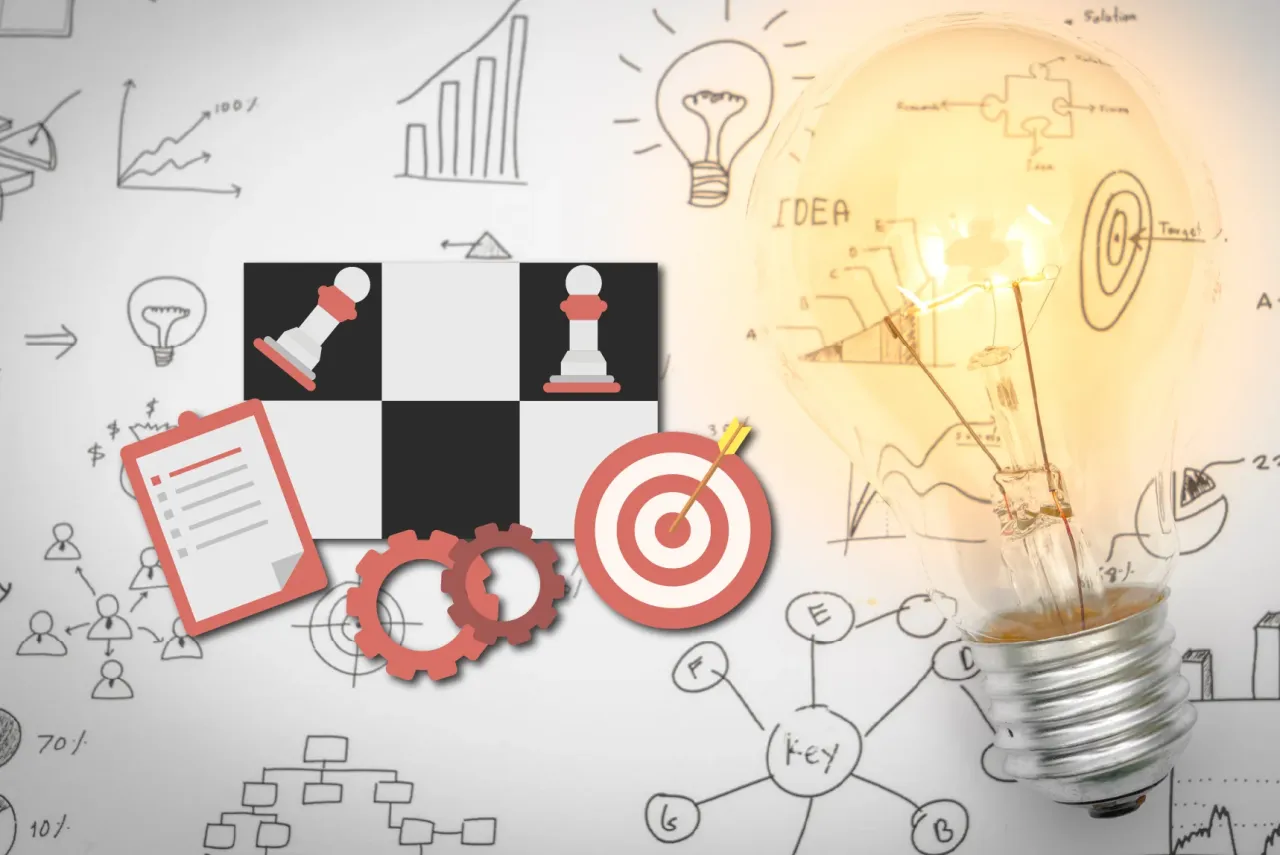 Strategia marketing w sieci: szachy, żar&oacute;wka z pomysłem, cel i wykresy.