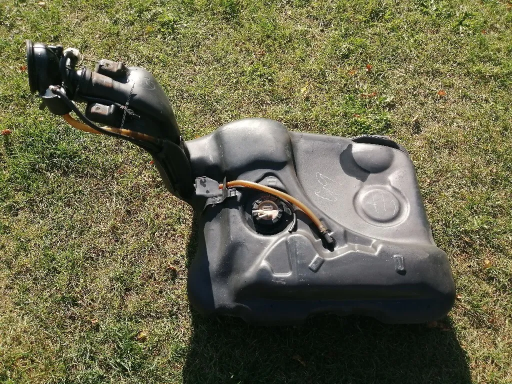 Volkswagen Golf II bak paliwa