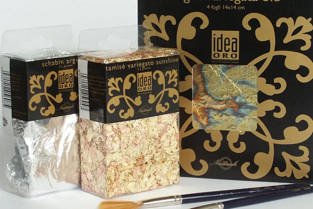 złocenie zaproszeń płatkami szlagmetalu z efektem postaranejgo złota