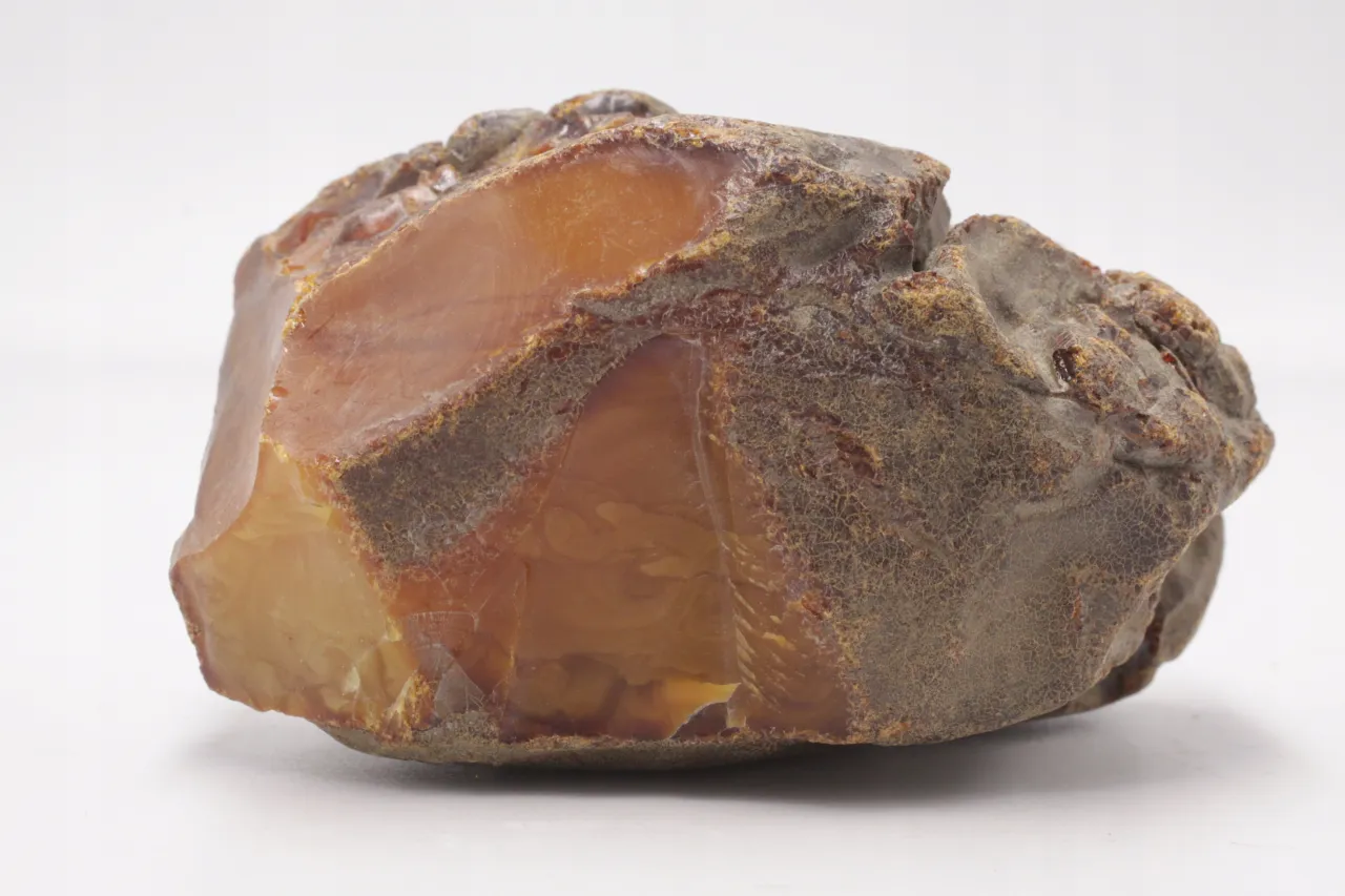 Surowy bursztyn bałtycki i spirytus rektyfikowany