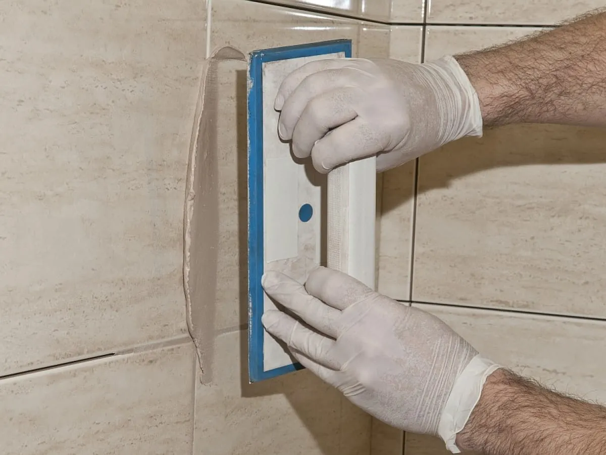 Fugowanie płytek w łazience