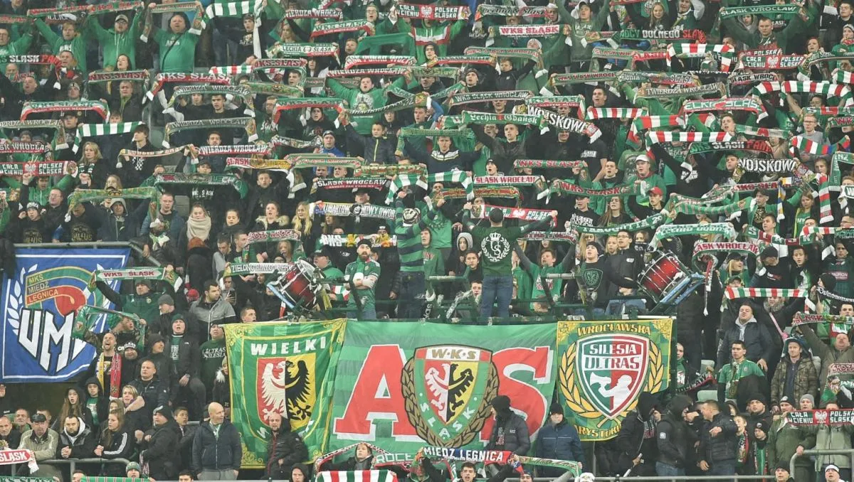 Ekstraklasa piłka nożna stadion kibice