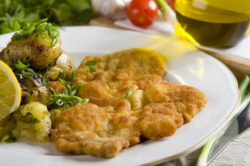 Wiener Schnitzel z sałatką ziemniaczaną