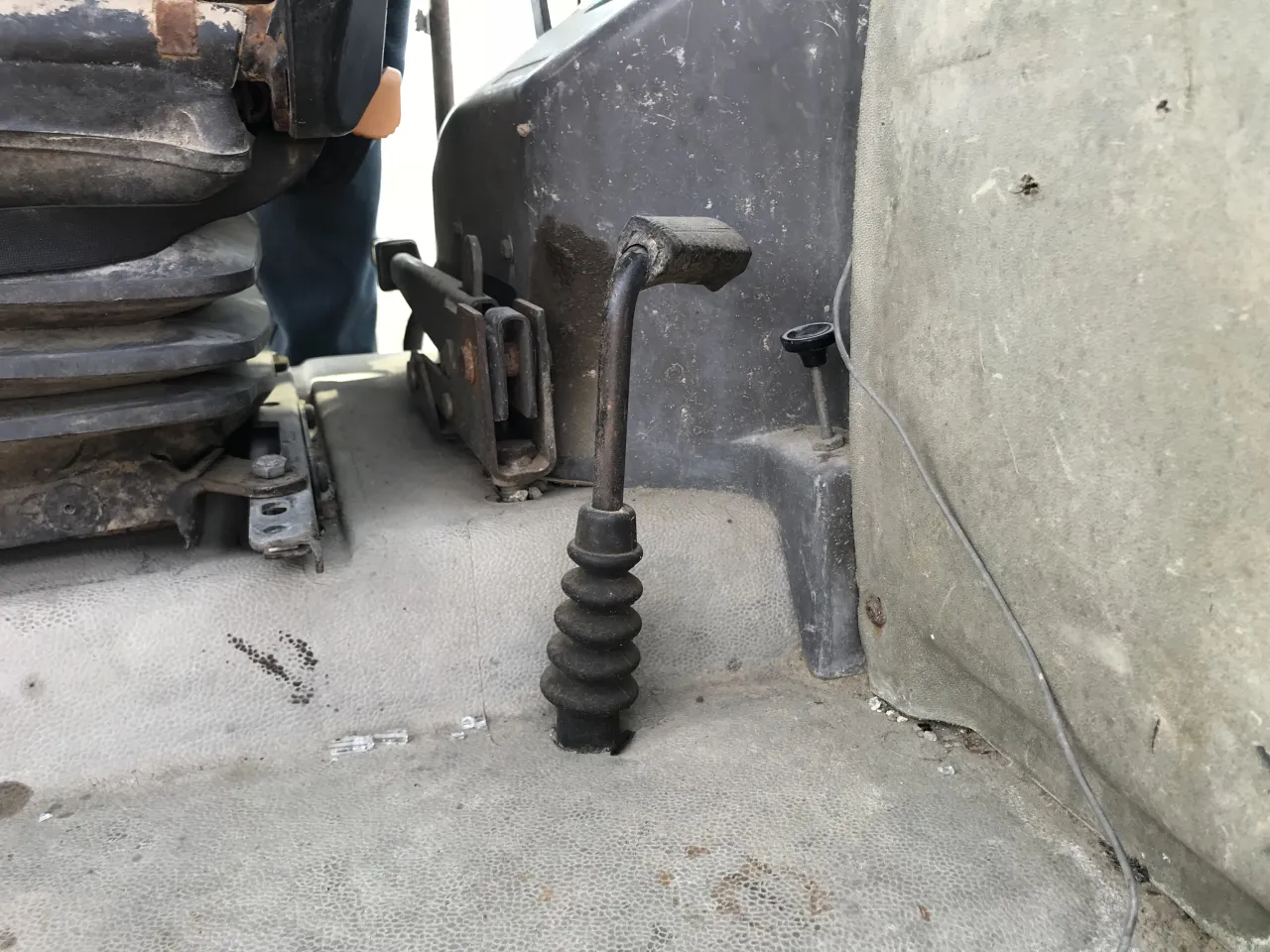 r&oacute;żne typy rewersu w ciągniku mechaniczny elektrohydrauliczny dźwignie