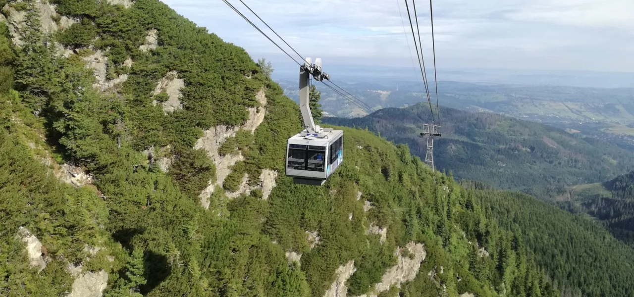 Długie kolejki do kasy Kasprowy Wierch