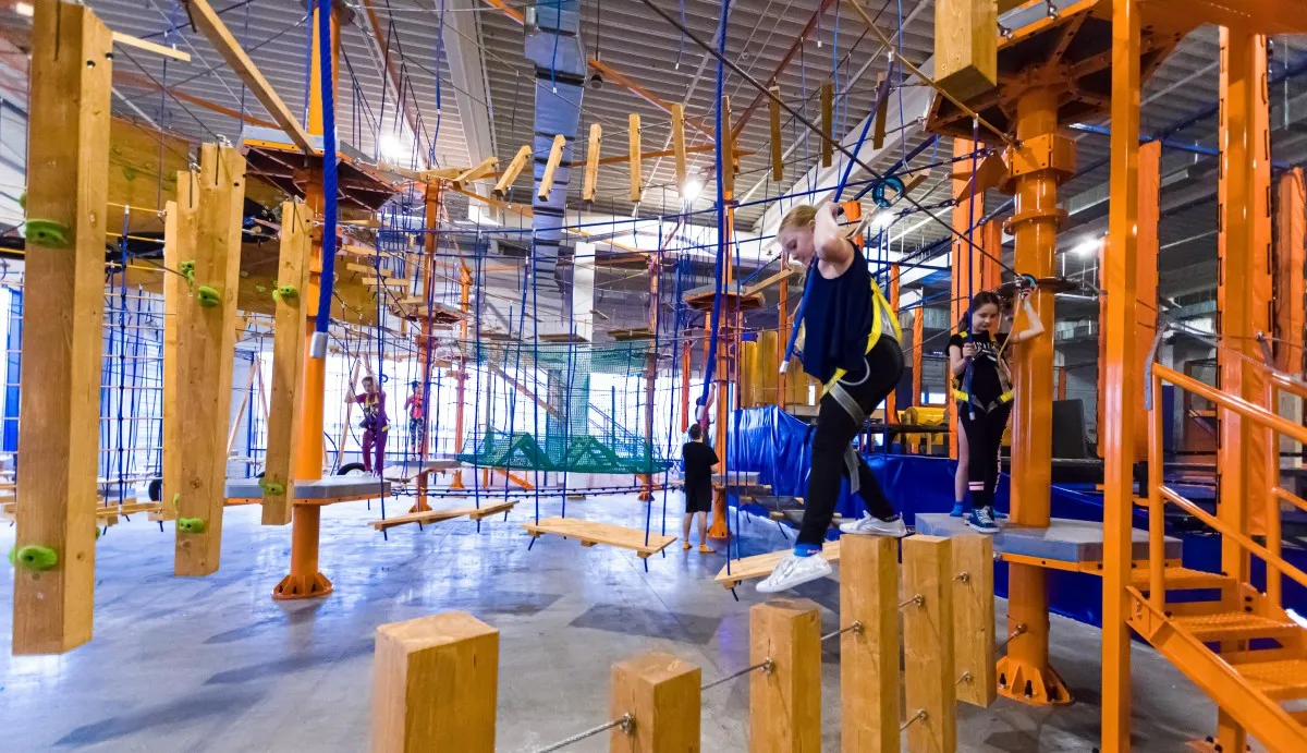 kryty park linowy atrakcje dla dzieci