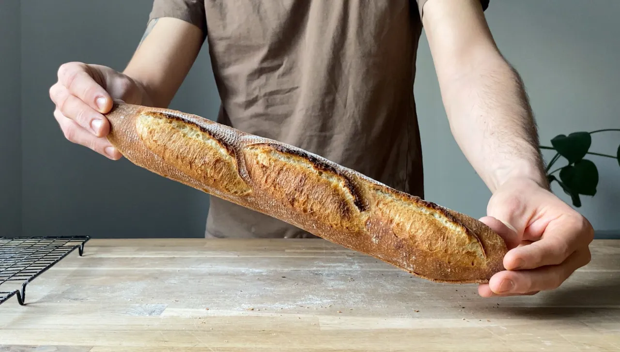 przekrój bagietki z dużymi dziurami