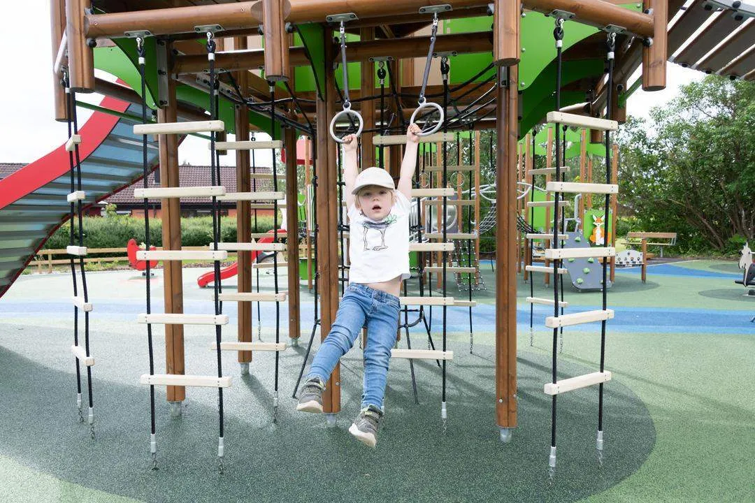 bezpieczny plac zabaw wymiary strefy