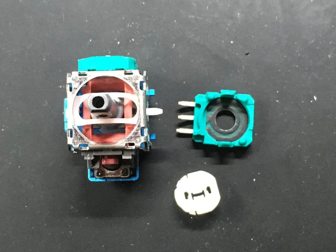 DualSense analog cleaning with IPA