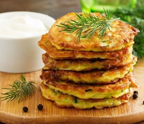 szybkie dania z cukinii, makaron z cukinią, placki z cukinii