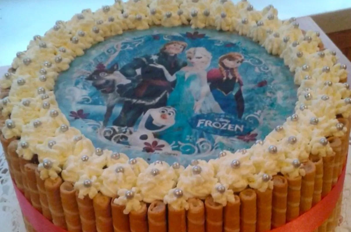 tort z opłatkiem bajkowym dla dziecka na urodziny