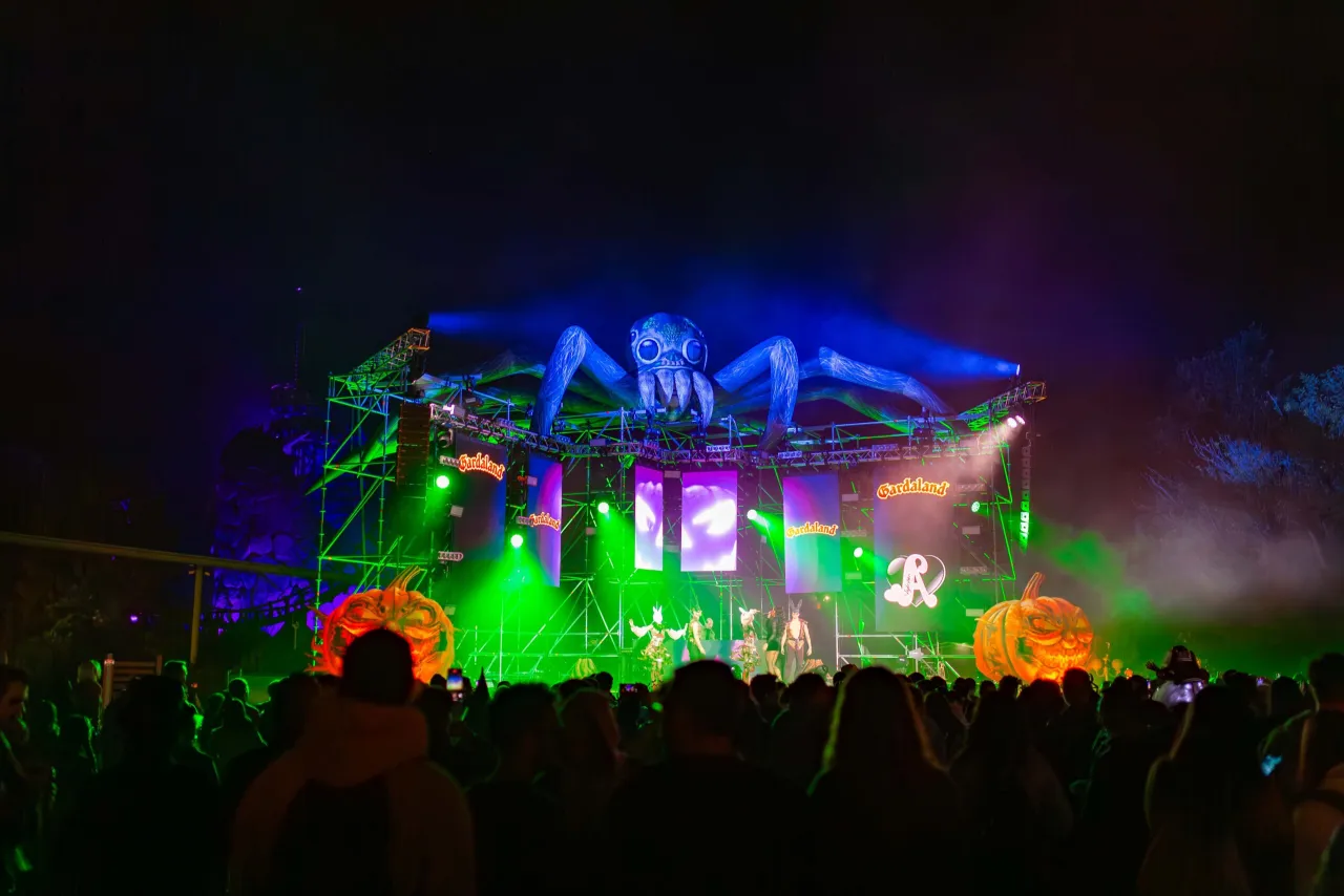 Gardaland spettacolo Rebellion The Art of Music