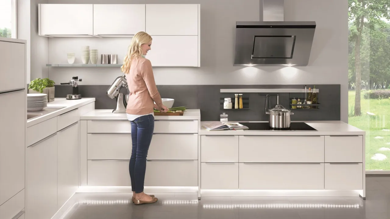 kuchnia r&oacute;żne wysokości blat&oacute;w strefy