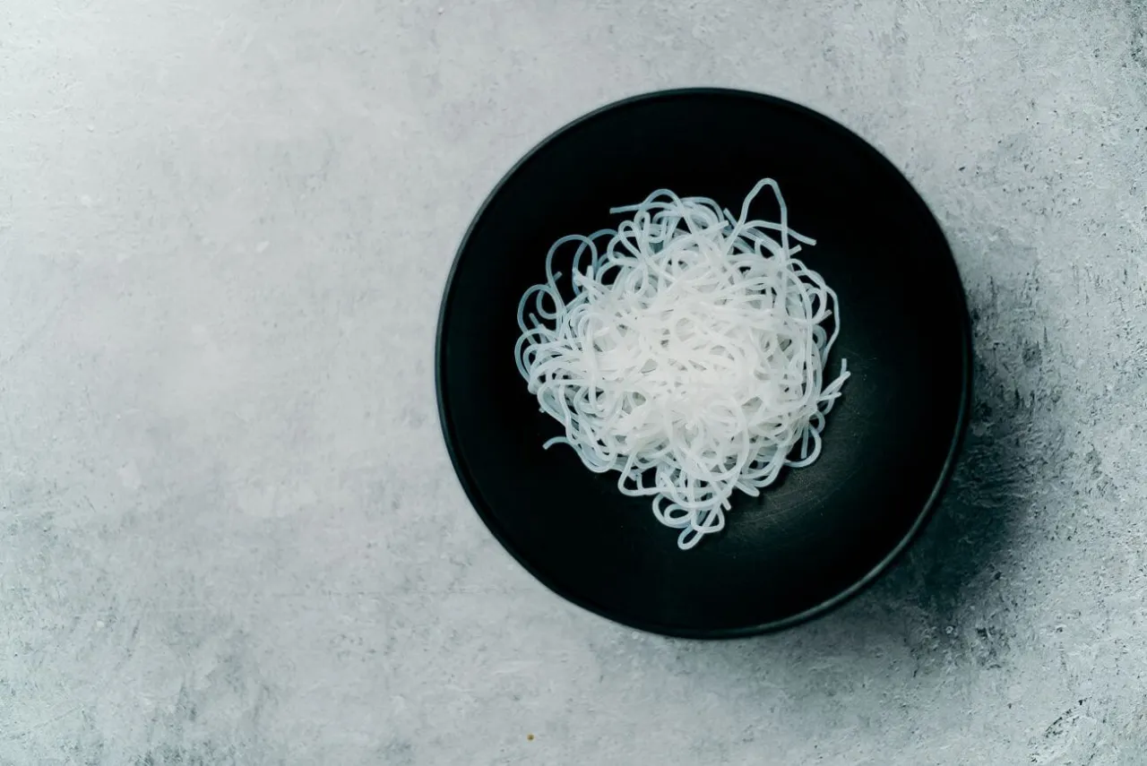 jak gotować makaron ryżowy krok po kroku