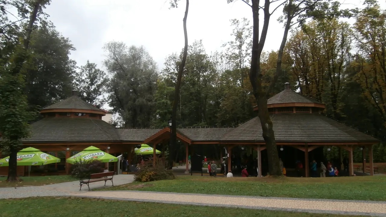 Park Zdrojowy Rabka Zdr&oacute;j tężnia solankowa