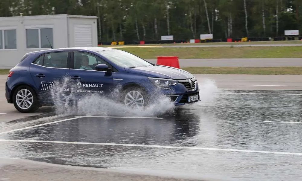 szkolenie doskonalenie techniki jazdy młody kierowca