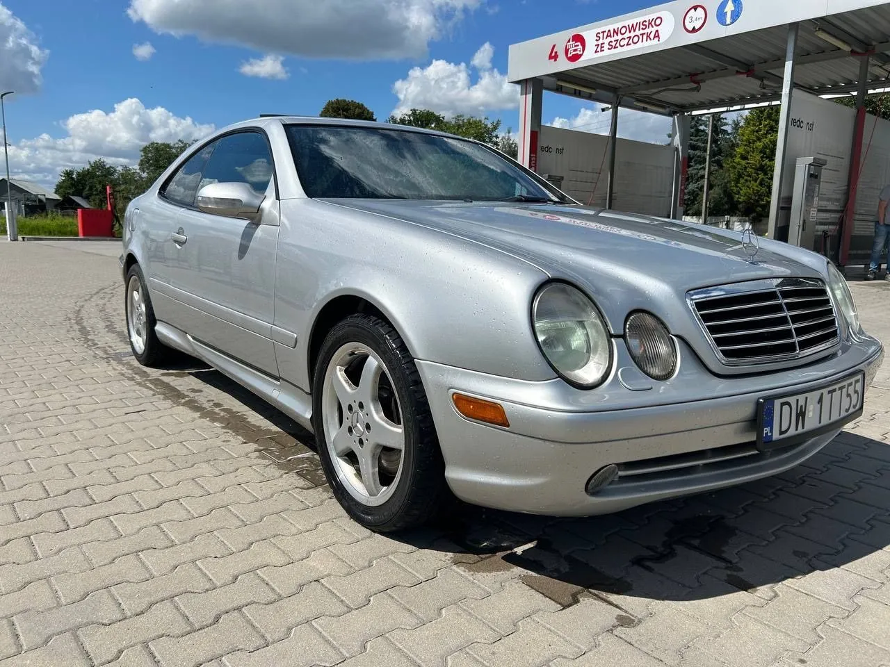 Zdjęcie Mercedes CLK 55 AMG - luksusowy sportowy coupe, który warto mieć