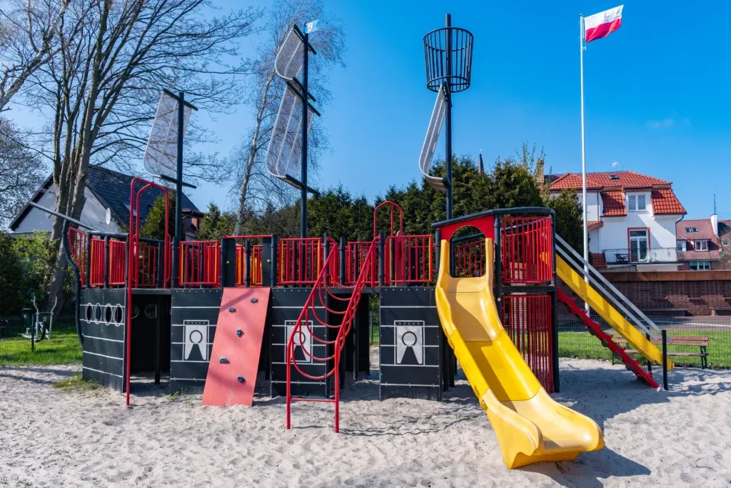 restauracja łeba z dziećmi, plac zabaw restauracja łeba