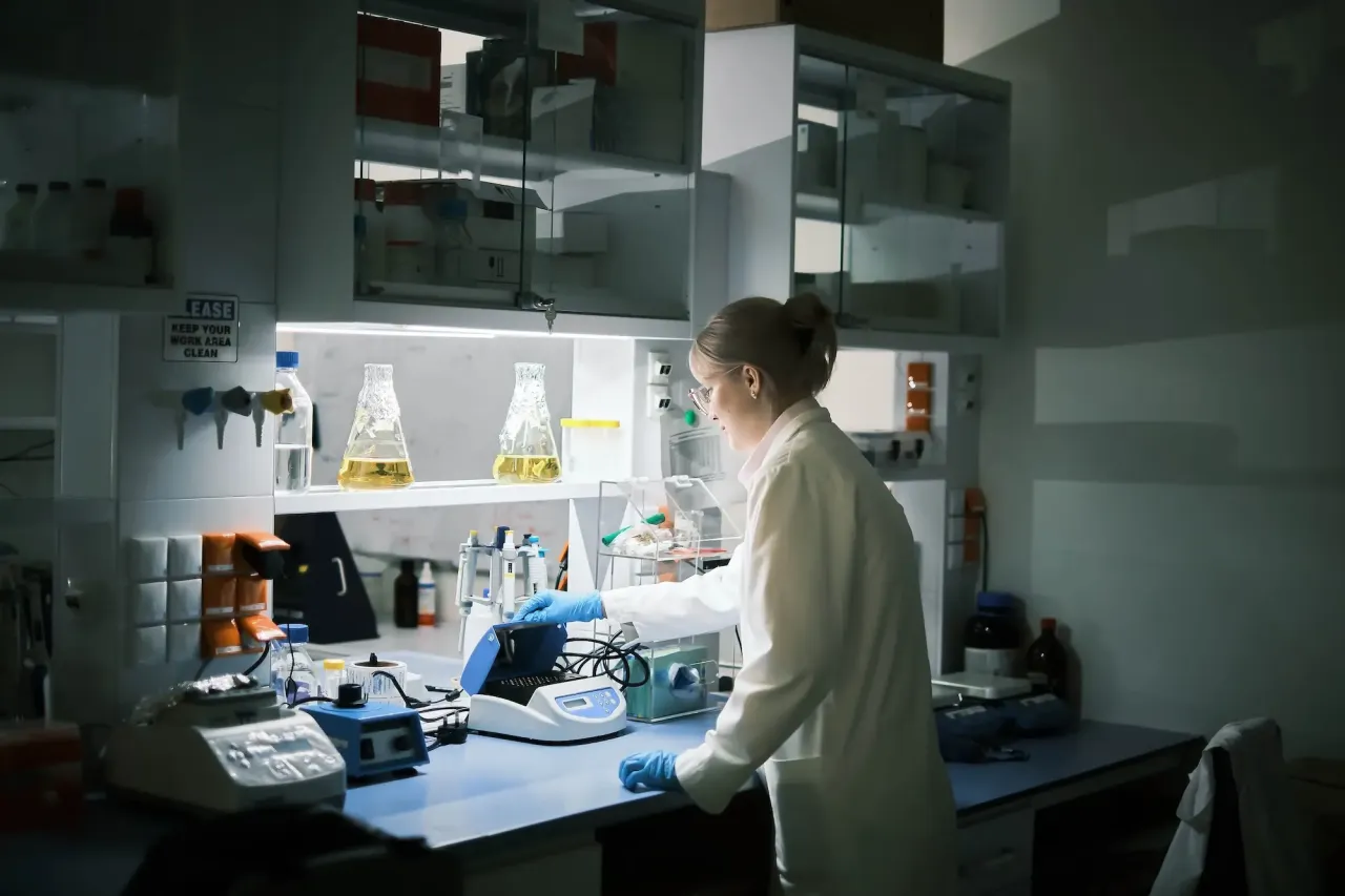 czynniki wpływające na zarobki w laboratorium