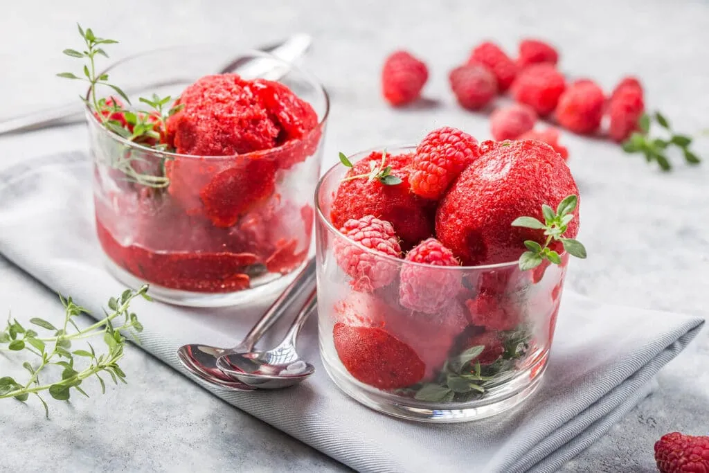 Składniki na sorbet owoce cukier woda