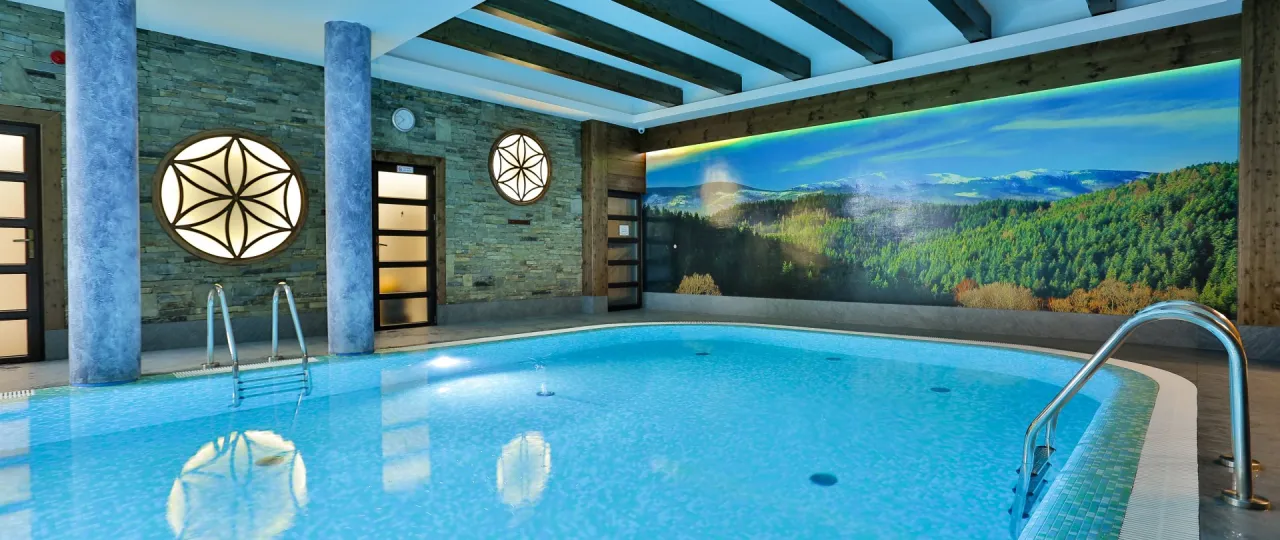 hotelowy basen i strefa spa