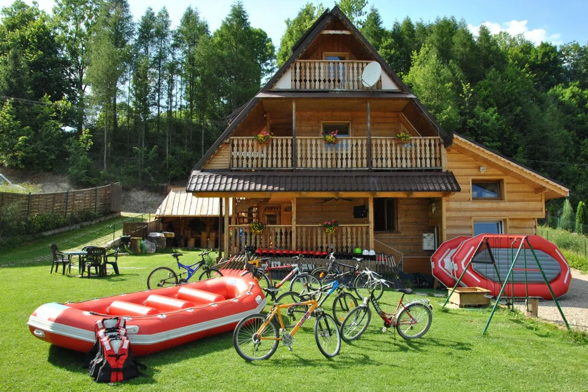 Różne typy noclegów w Pieninach: hotel, agroturystyka, domek