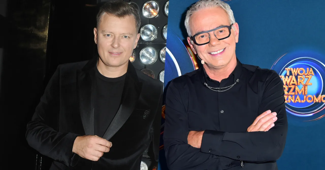 Rafał Brzozowski w czarnym aksamitnym garniturze i Michał Wiśniewski w czarnej koszuli z łańcuszkiem. Obaj uśmiechnięci, jakby zgadywali, jaka to melodia.