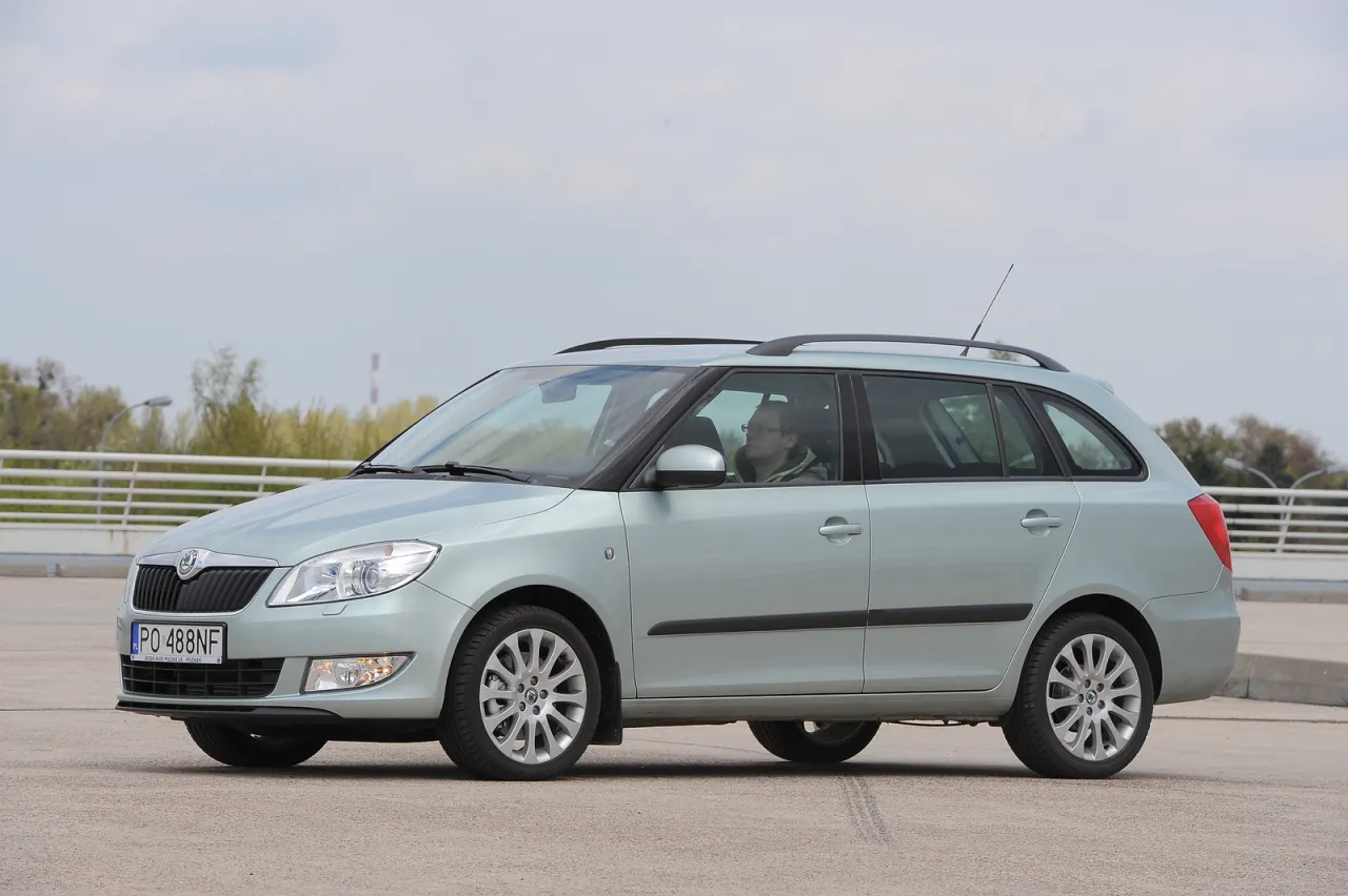 Zdjęcie Pojemność baku Skoda Fabia 1.4 - co musisz wiedzieć o 45 litrach
