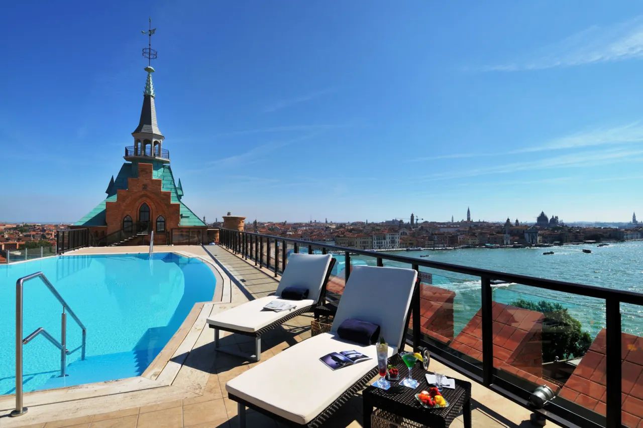 Piscina panoramica Hilton Molino Stucky Venezia
