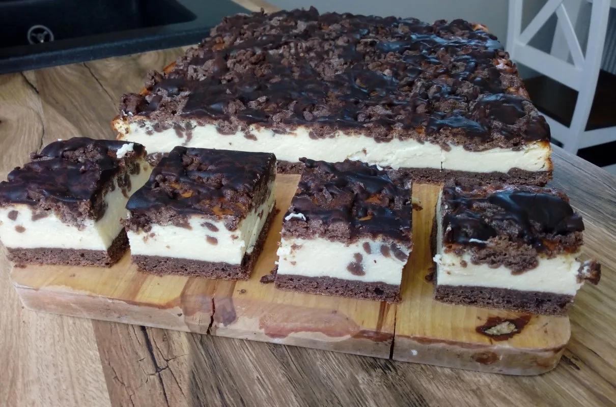 Przepis na polewę z kwaśnej śmietany do sernika