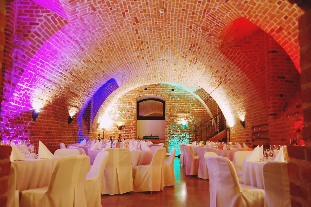 Zamek Królewski Niepołomice restauracja wnętrze