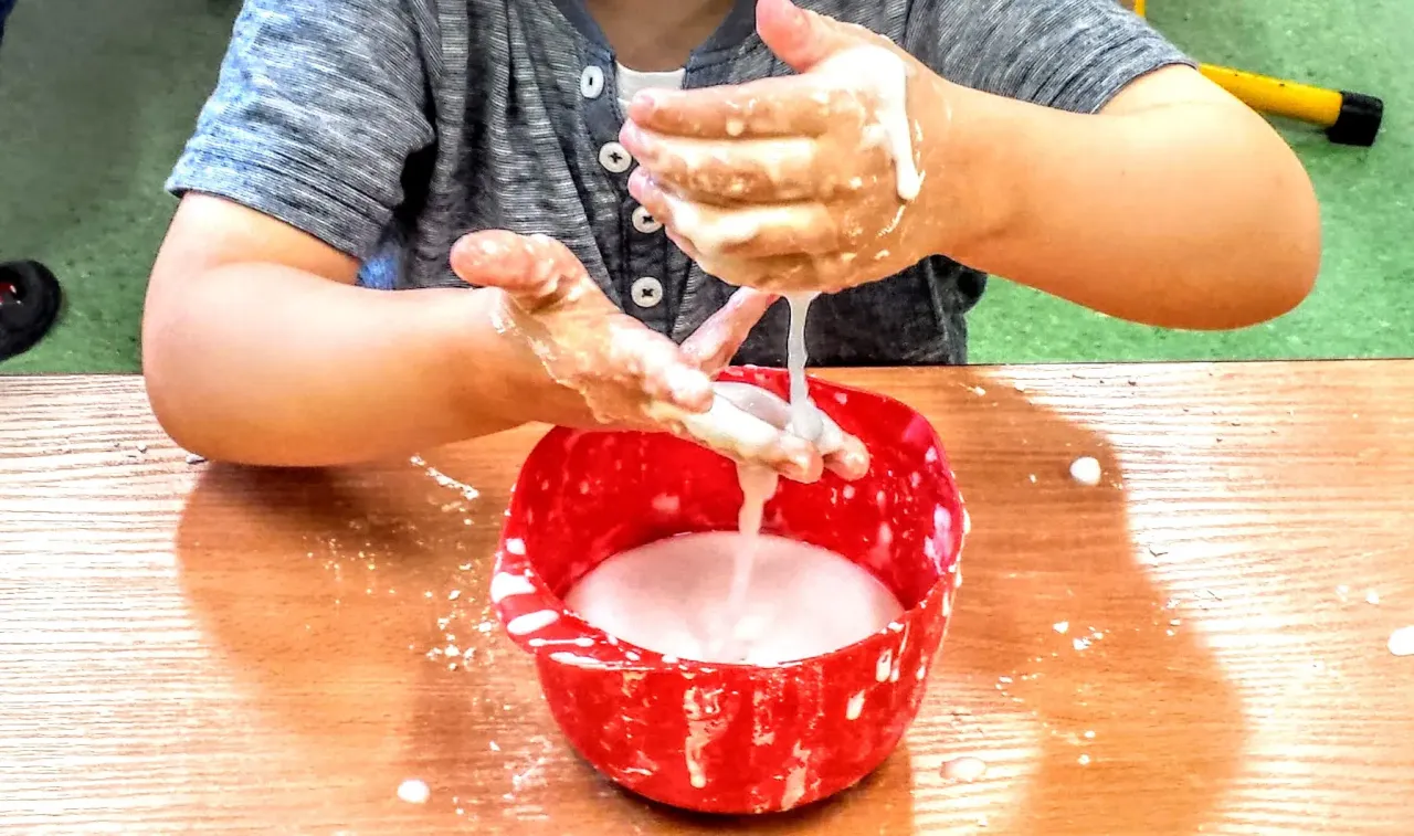 ciecz nienewtonowska eksperymenty