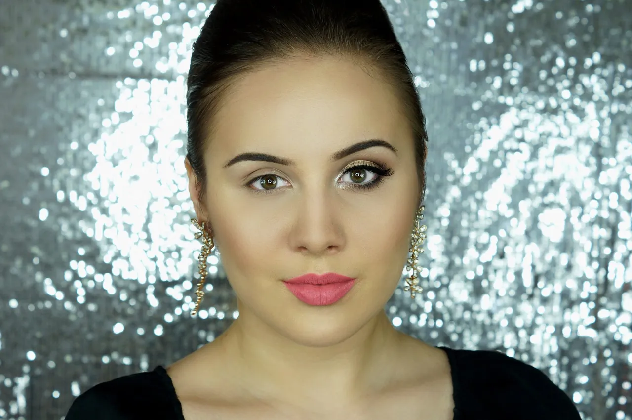 makijaż powiększający oko przed i po