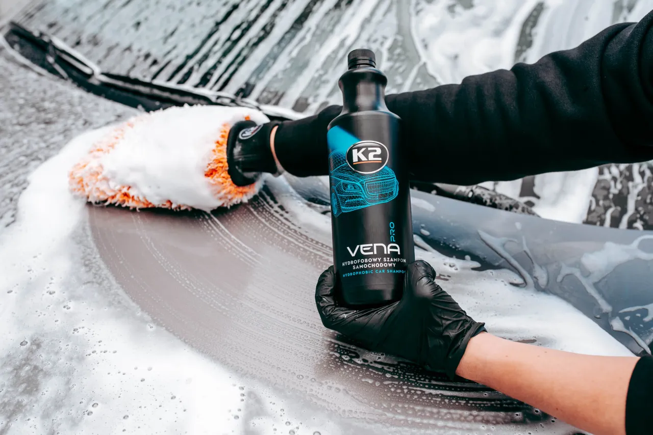 Por&oacute;wnanie szampon&oacute;w samochodowych z woskiem
