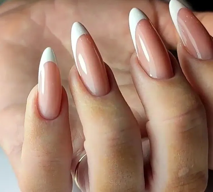 Zdjęcie Francuski manicure w domu - prosty sposób na eleganckie paznokcie