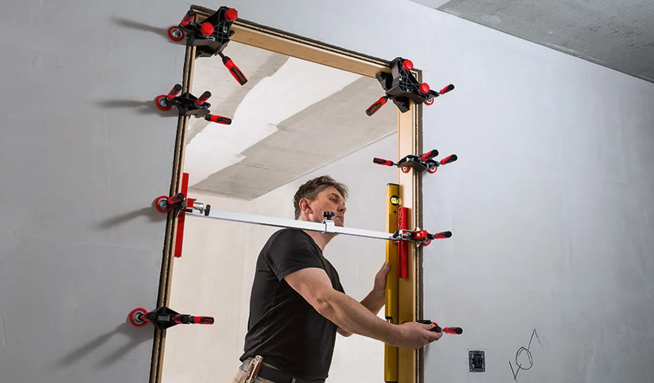 narzędzia do montażu drzwi przesuwnych