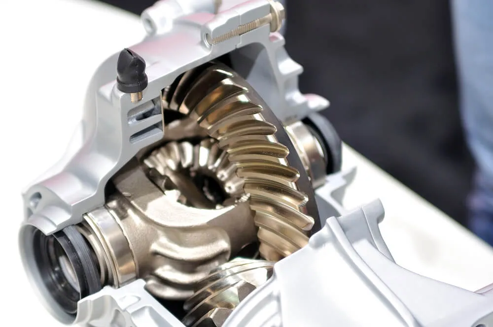 zużyty olej dyferencjał opiłki metalu