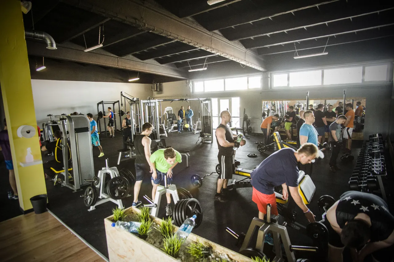 Nowoczesna siłownia Powerfit Zawiercie sprzęt
