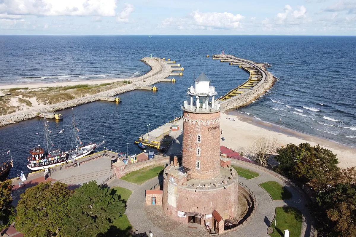 Kołobrzeg molo latarnia morska