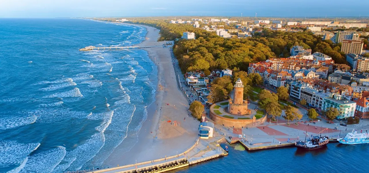 Kołobrzeg widok na morze i plażę z elementami SPA