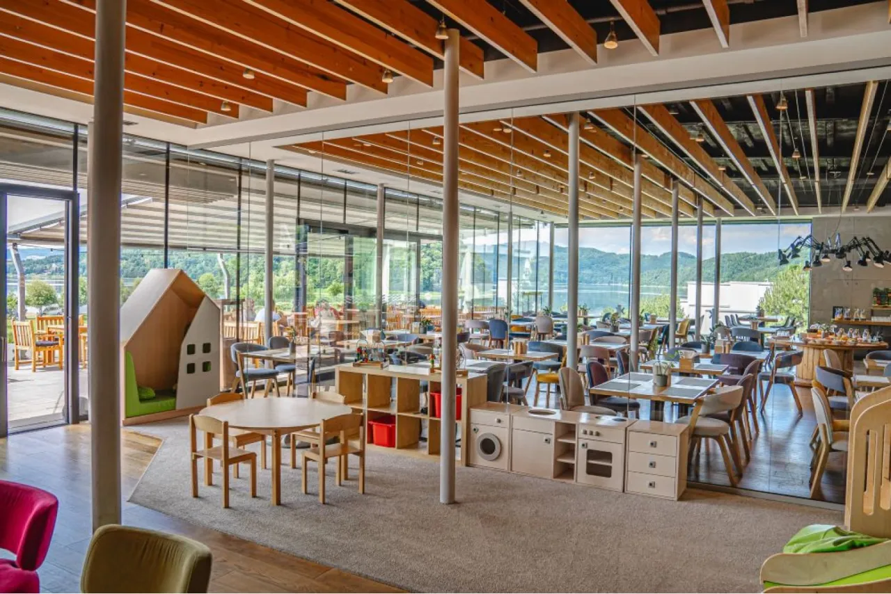 Restauracja Ustroń dla dzieci kącik zabaw