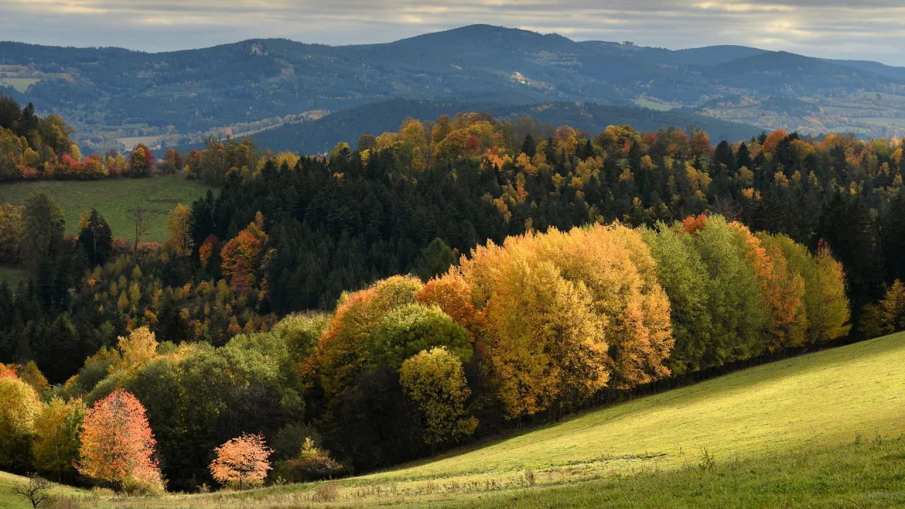Malownicze, spokojne g&oacute;ry Sudety jesienią