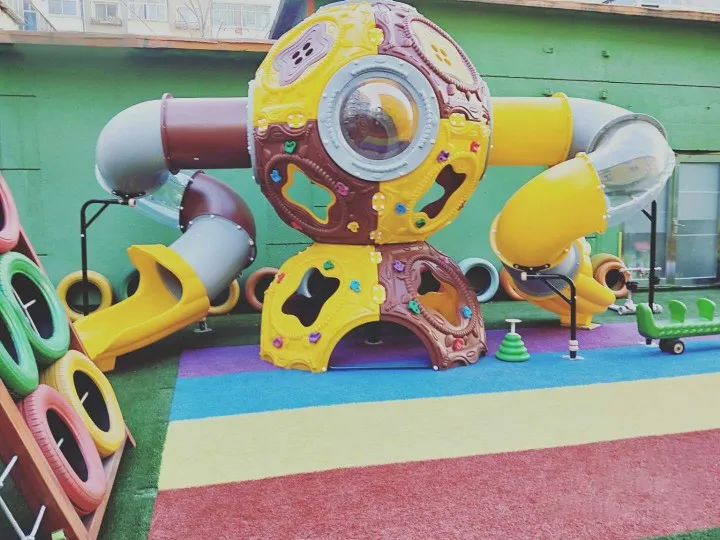 nowoczesny plac zabaw sensoryczny