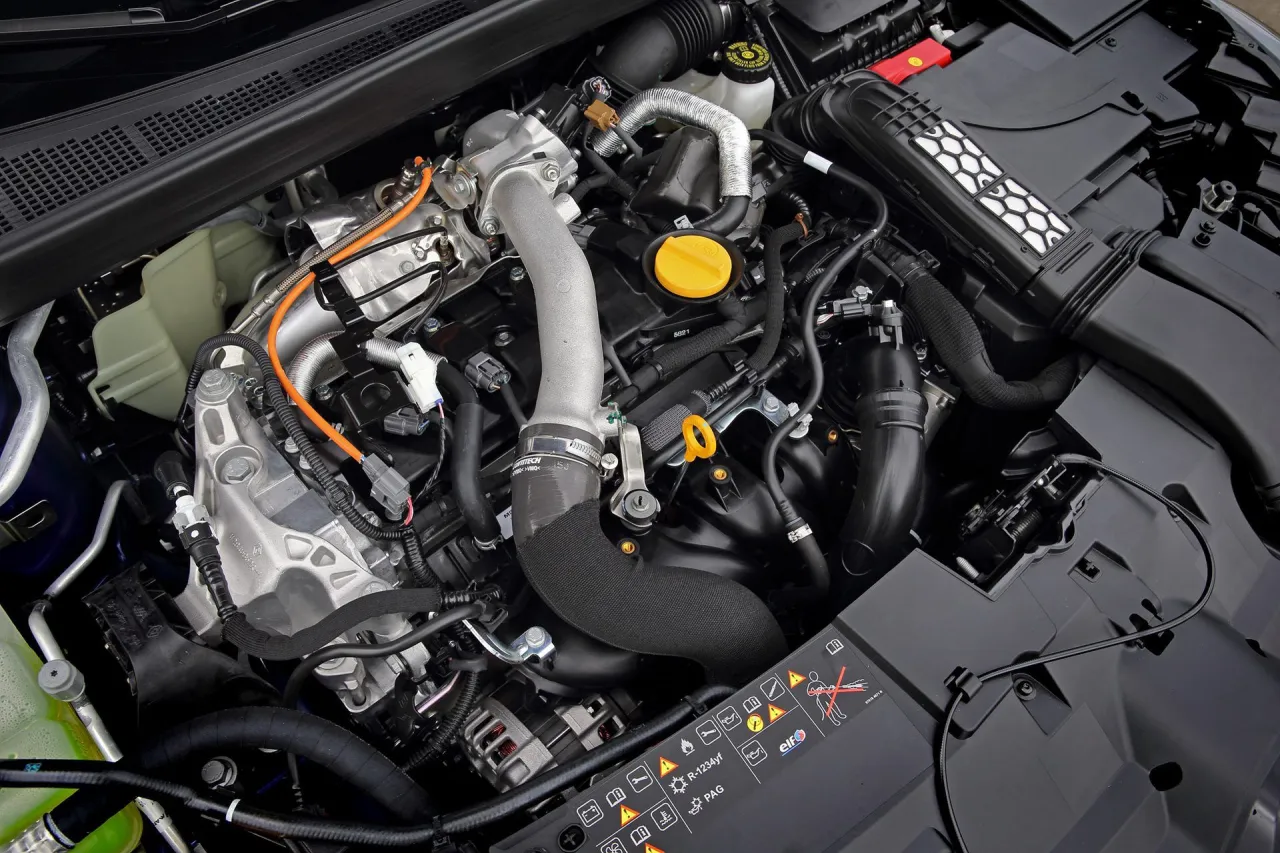 Renault Megane 4 przed i po liftingu por&oacute;wnanie