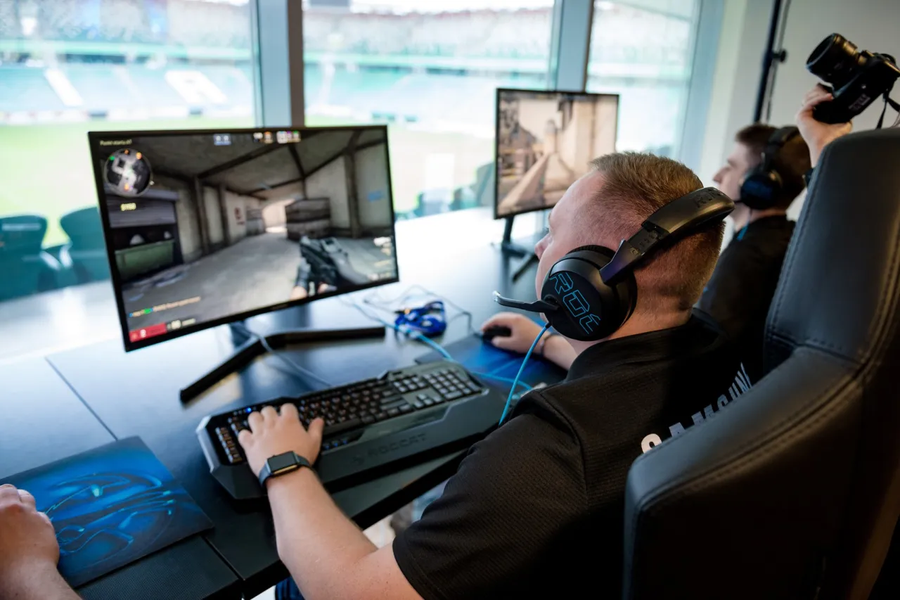 monitor wysokiej częstotliwości odświeżania gry