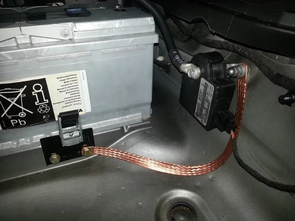 Audi A6 C6 punkty ładowania pod maską